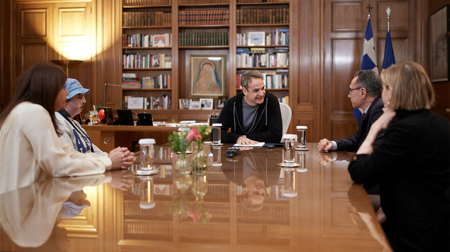 Συνάντηση Μητσοτάκη με εγκαυματίες στο Μαξίμου: Ο καθένας μπορεί να δει να του συμβαίνει