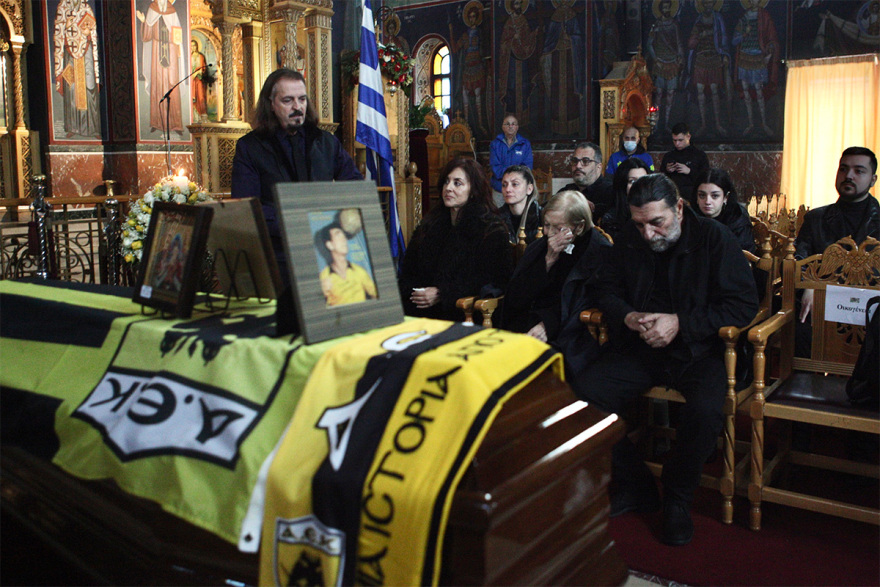 Η ΑΕΚ αποχαιρέτησε τον Κώστα Νεστορίδη -  Συγκίνηση στο τελευταίο αντίο στον θρυλικό ποδοσφαιριστή