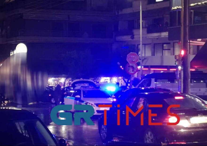 Τούμπα: Άγρια συμπλοκή ανηλίκων με κράνη, ξύλα και ρόπαλα - 17 προσαγωγές (βίντεο και φωτογραφίες)