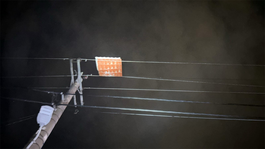 Ανεμοστρόβιλος διέλυσε σπίτι εξαμελούς οικογένειας στη Βάρη