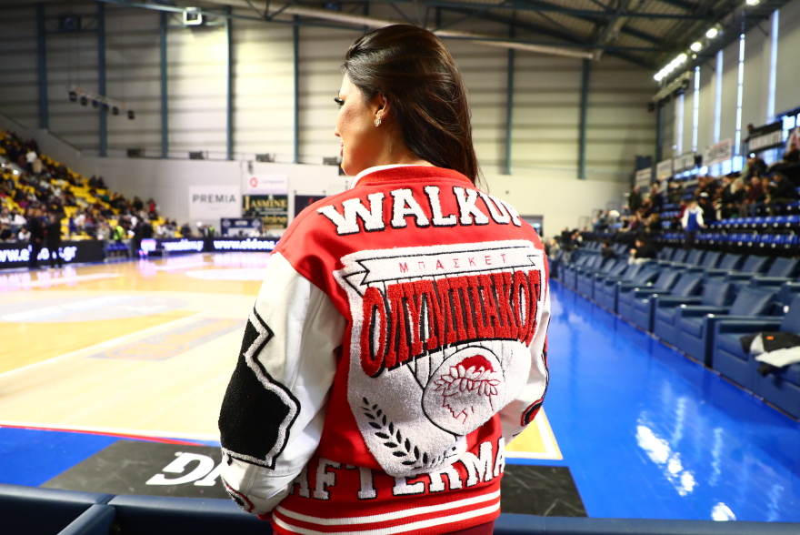 «Φωτιά» στα κόκκινα στην Καρδίτσα η σύντροφος του Γουόκαπ - Με μπουφάν του Ολυμπιακού στο All Star η Εστρέλα - Φωτογραφίες