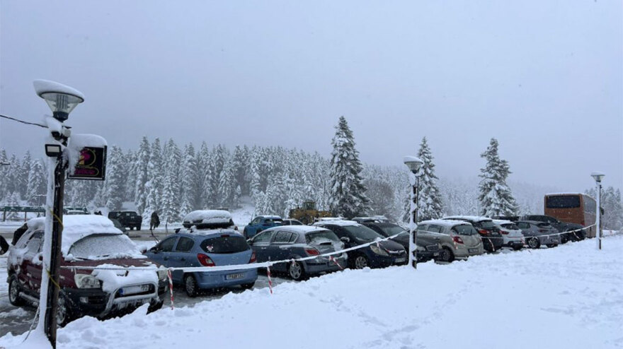 Εντυπωσιακές εικόνες από το χιονισμένο Περτούλι - Πού χρειάζονται αλυσίδες στη Δυτική Μακεδονία