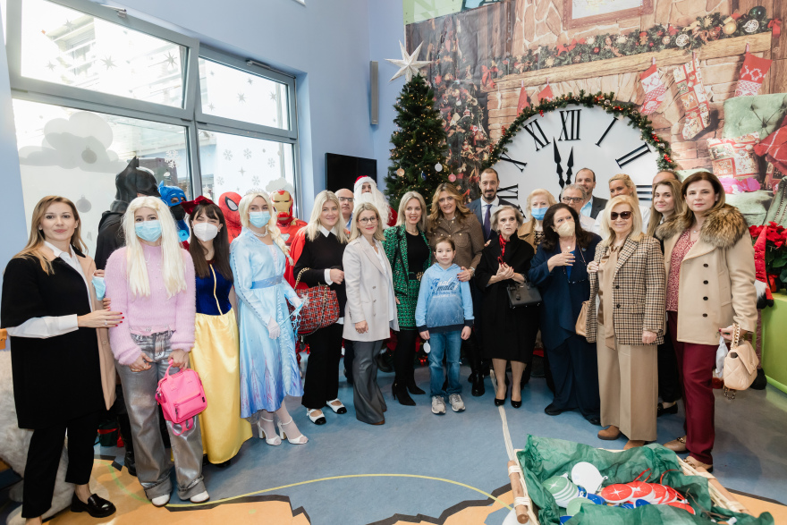 Φωταγωγήθηκε το δέντρο των ευχών στην ογκολογική μονάδα «Μαριάννα Β. Βαρδινογιάννη»