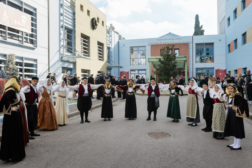 Φωταγωγήθηκε το δέντρο των ευχών στην ογκολογική μονάδα «Μαριάννα Β. Βαρδινογιάννη»
