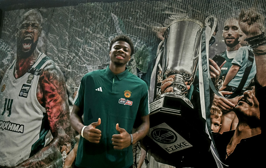 Κώστας Αντετοκούνμπο για τα παιδικά του χρόνια: «Δεν είχαμε ρεύμα, φαγητό και αλλάζαμε συνέχεια σπίτια»