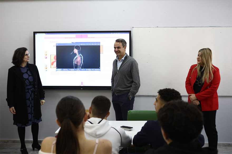 Κυριάκος Μητσοτάκης:  Σε ΕΠΑΛ στο Πέραμα  - Τι αλλάζει στην επαγγελματική εκπαίδευση