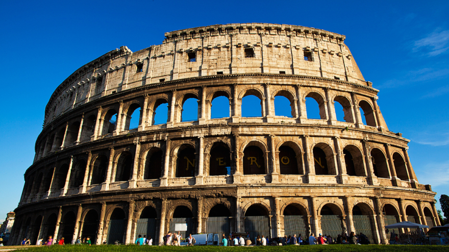 Από το Λούβρο και τη Σαγράδα Φαμίλια μέχρι την Ακρόπολη - Πόσο κοστίζουν τα εισιτήρια στα σημαντικότερα μουσεία και μνημεία