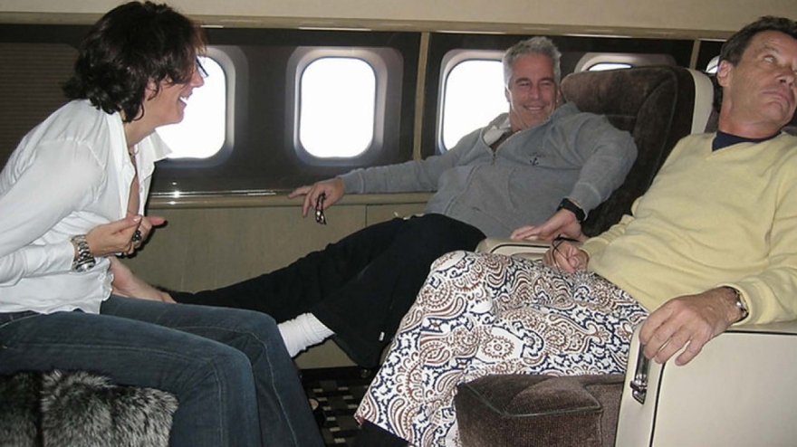 Έπσταϊν: Στη δημοσιότητα η λίστα του με διάσημα ονόματα - «Στον Κλίντον άρεσαν τα μικρά κορίτσια»