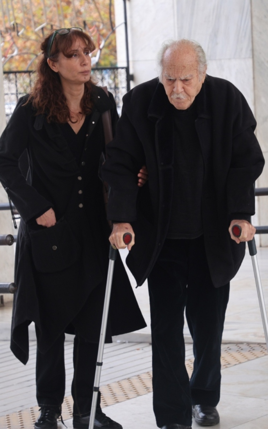 Γιώργος Μιχαλακόπουλος: Πλήθος κόσμου στην κηδεία του - Δείτε φωτογραφίες