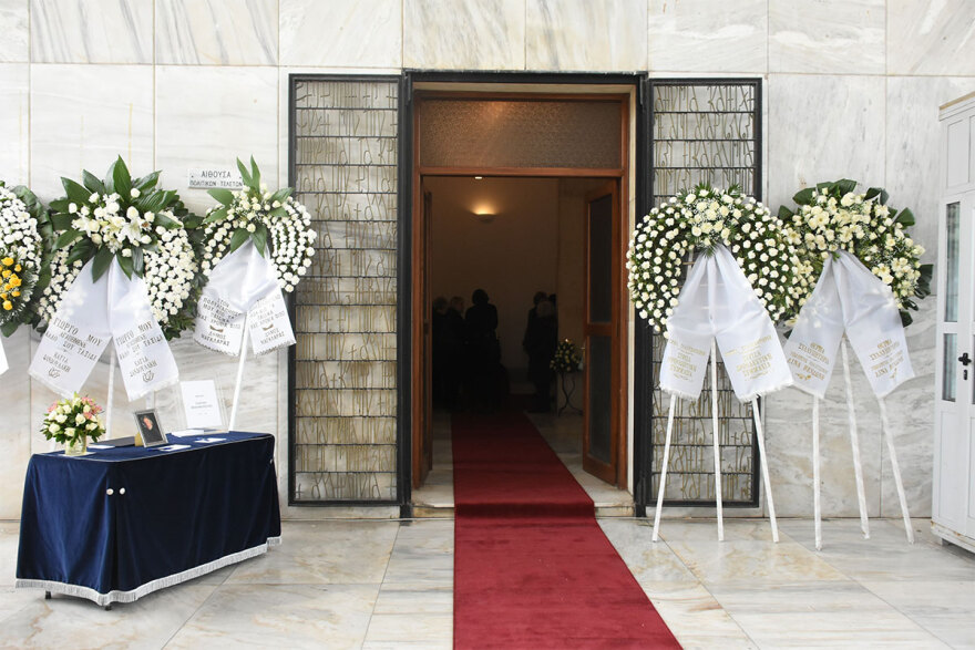 Γιώργος Μιχαλακόπουλος: Πλήθος κόσμου στην κηδεία του - Δείτε φωτογραφίες