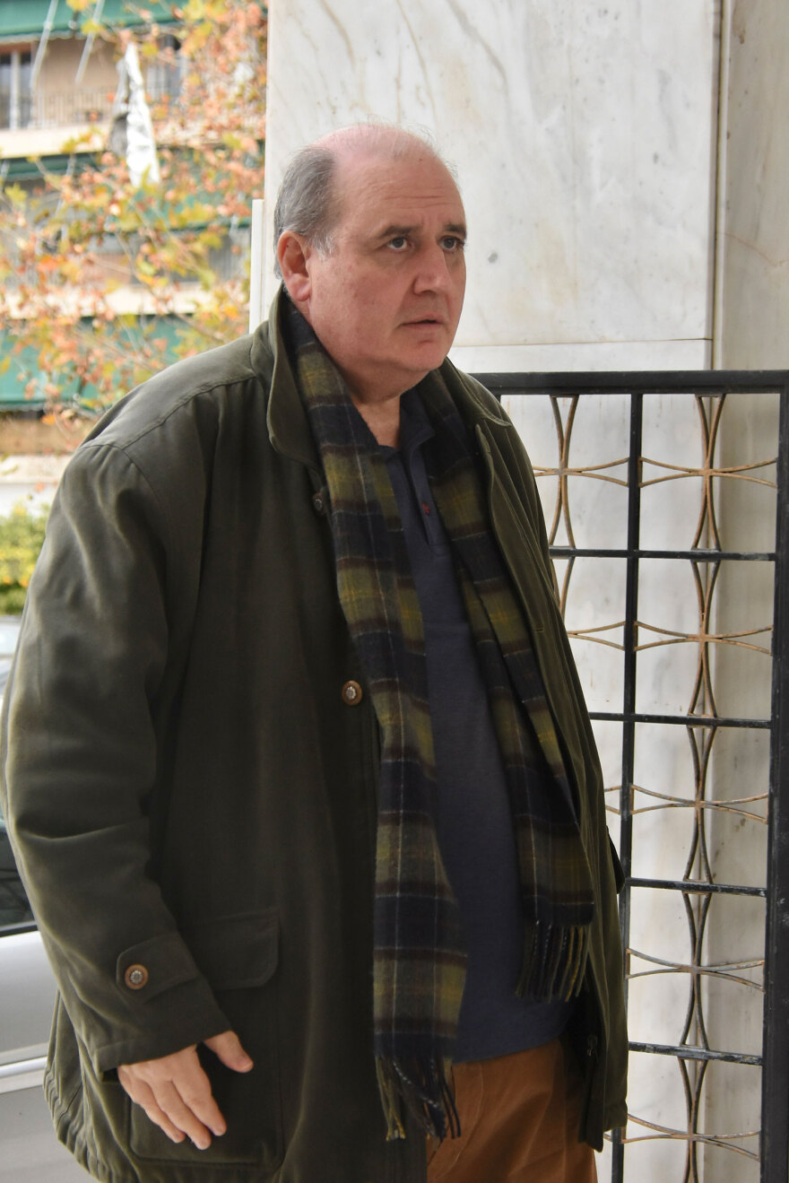 Γιώργος Μιχαλακόπουλος: Πλήθος κόσμου στην κηδεία του - Δείτε φωτογραφίες