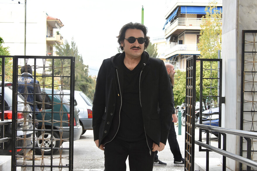 Γιώργος Μιχαλακόπουλος: Πλήθος κόσμου στην κηδεία του - Δείτε φωτογραφίες