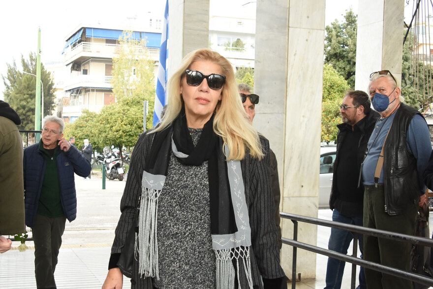 Γιώργος Μιχαλακόπουλος: Πλήθος κόσμου στην κηδεία του - Δείτε φωτογραφίες