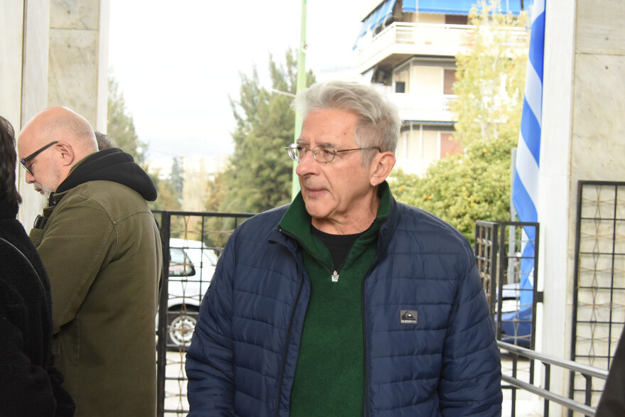 Γιώργος Μιχαλακόπουλος: Πλήθος κόσμου στην κηδεία του - Δείτε φωτογραφίες