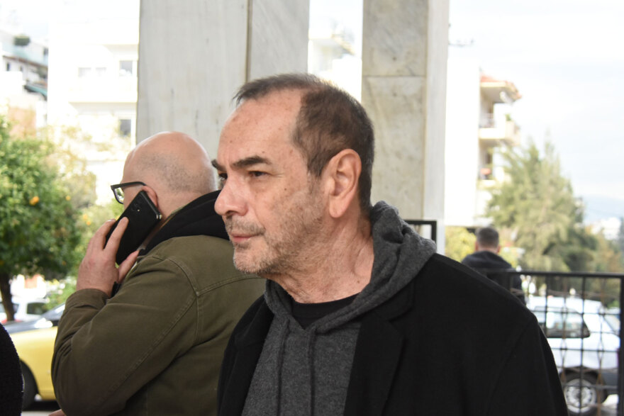 Γιώργος Μιχαλακόπουλος: Πλήθος κόσμου στην κηδεία του - Δείτε φωτογραφίες