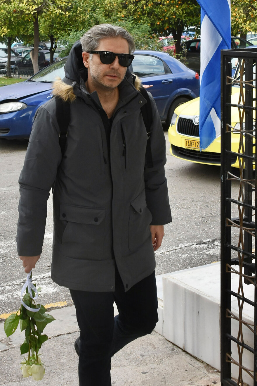 Γιώργος Μιχαλακόπουλος: Πλήθος κόσμου στην κηδεία του - Δείτε φωτογραφίες