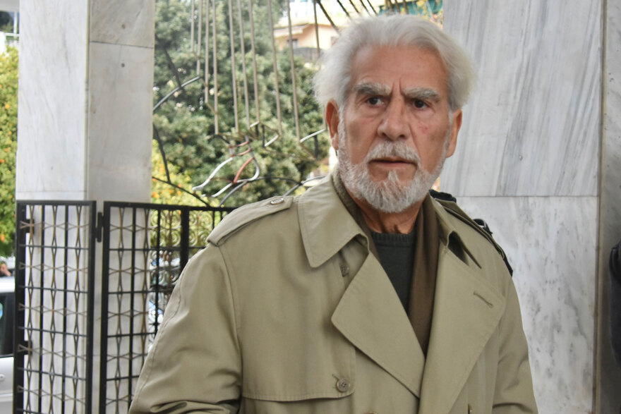 Γιώργος Μιχαλακόπουλος: Πλήθος κόσμου στην κηδεία του - Δείτε φωτογραφίες