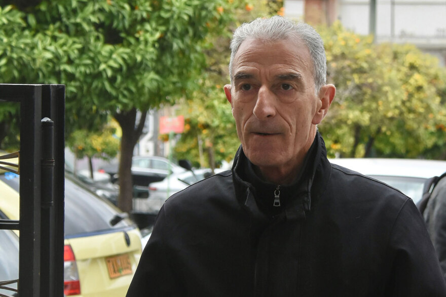 Γιώργος Μιχαλακόπουλος: Πλήθος κόσμου στην κηδεία του - Δείτε φωτογραφίες