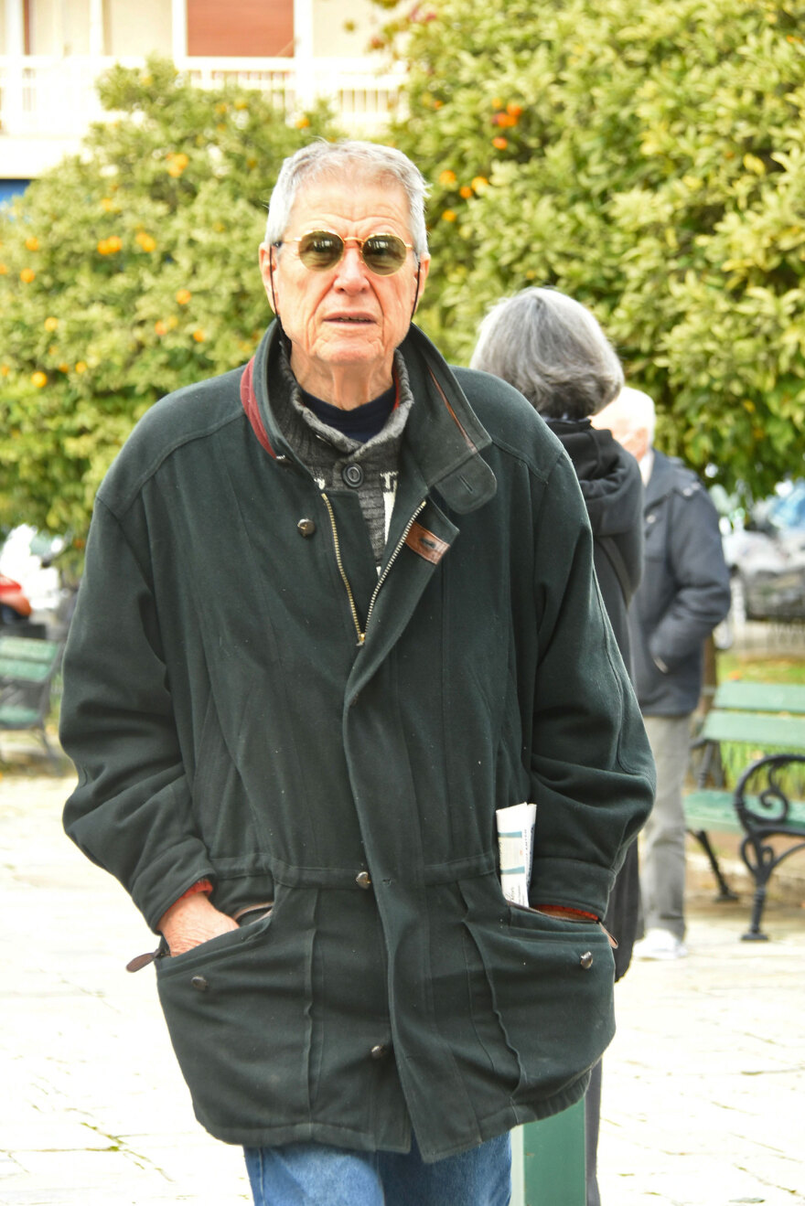 Γιώργος Μιχαλακόπουλος: Πλήθος κόσμου στην κηδεία του - Δείτε φωτογραφίες