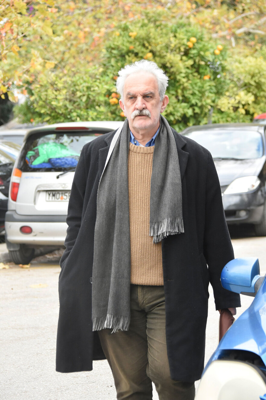 Γιώργος Μιχαλακόπουλος: Πλήθος κόσμου στην κηδεία του - Δείτε φωτογραφίες