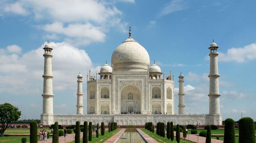 Από το Λούβρο και τη Σαγράδα Φαμίλια μέχρι την Ακρόπολη - Πόσο κοστίζουν τα εισιτήρια στα σημαντικότερα μουσεία και μνημεία