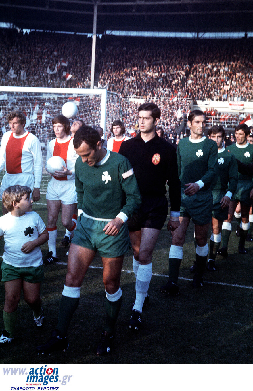   Συγκινητική στιγμή στην βραδιά ΠΣΑΤ - Ο Δομάζος παρέδωσε το βραβείο στον Αντωνιάδη - Βίντεο 