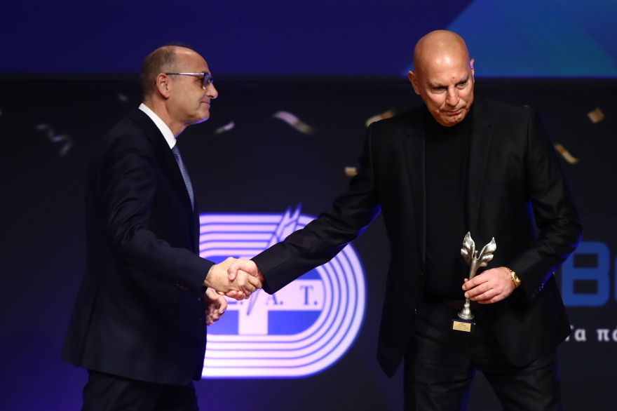 Γκάλης: Η σπάνια δημόσια εμφάνιση με τη σύζυγό και την κόρη του - Η...  κόντρα με την Στέλλα που αποκάλυψε ο Νικ  - Φωτογραφία 