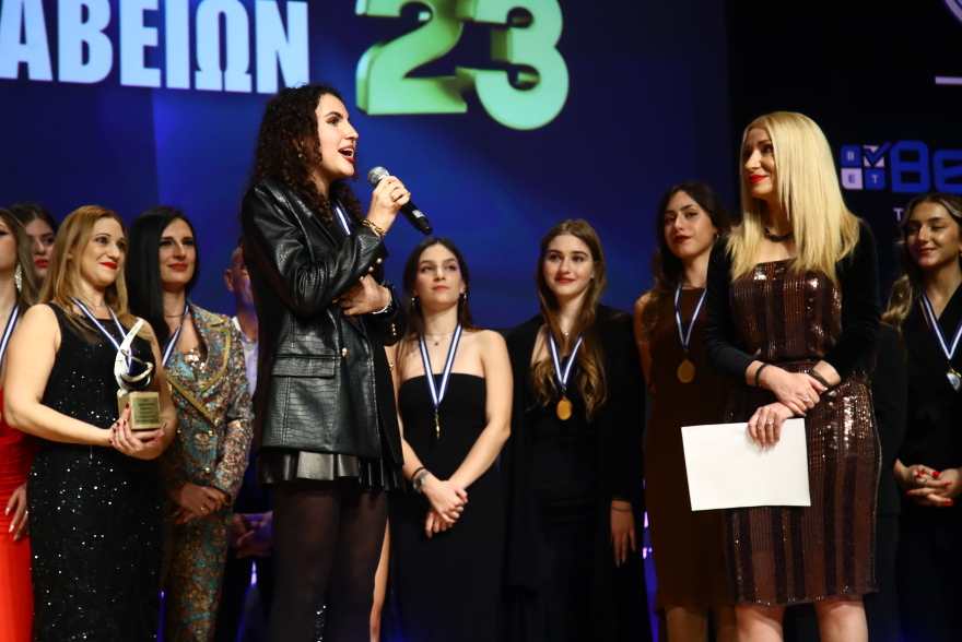 Γκάλης: Η σπάνια δημόσια εμφάνιση με τη σύζυγό και την κόρη του - Η...  κόντρα με την Στέλλα που αποκάλυψε ο Νικ  - Φωτογραφία 