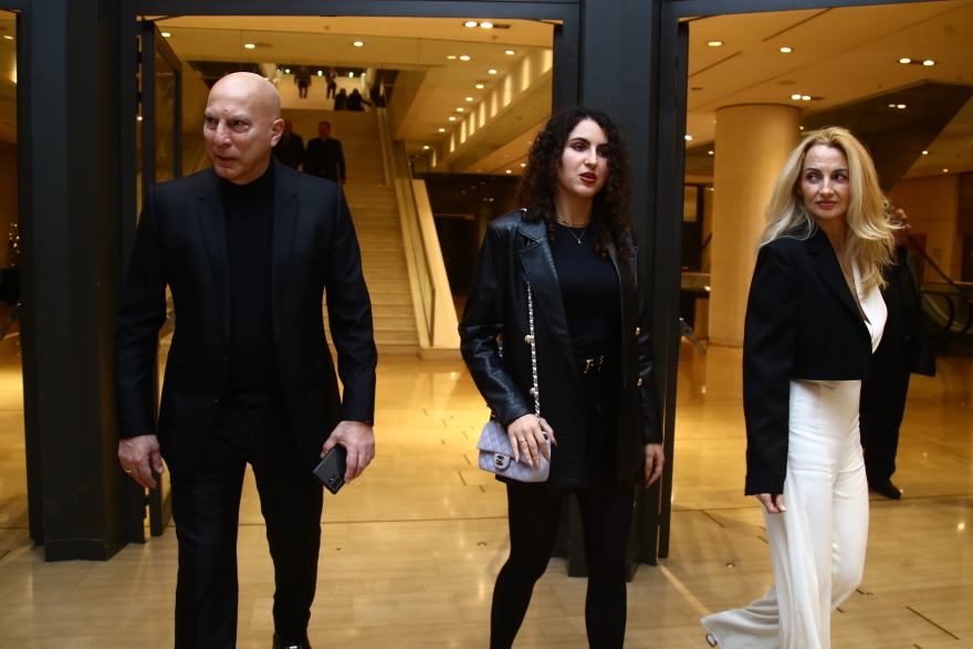 Γκάλης: Η σπάνια δημόσια εμφάνιση με τη σύζυγό και την κόρη του - Η...  κόντρα με την Στέλλα που αποκάλυψε ο Νικ  - Φωτογραφία 