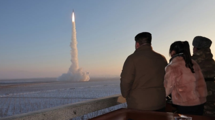 Βόρεια Κορέα: Ο Κιμ Γιονγκ Ουν ετοιμάζει από τώρα την κόρη του για να τον διαδεχτεί