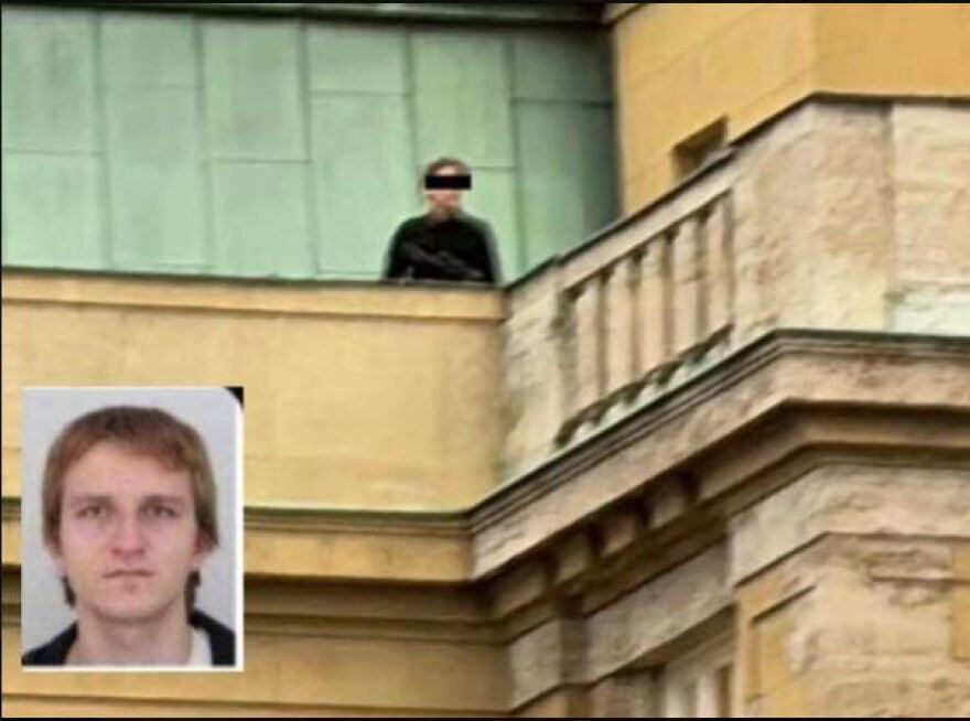 Μακελειό στην Πράγα: Η στιγμή που ο μακελάρης ανοίγει πυρ - Δείτε βίντεο