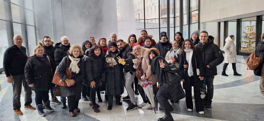 Έλληνες τουρίστες κοντά στο πανεπιστήμιο που έγινε η σφαγή στη Πράγα - «Είμαστε ασφαλείς» - Δείτε βίντεο και φωτογραφίες