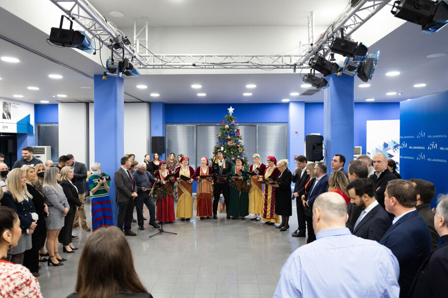 Χριστουγεννιάτικη γιορτή στα γραφεία της ΝΔ και επίσκεψη στελεχών στον Σύλλογο «Η ΦΛΟΓΑ»