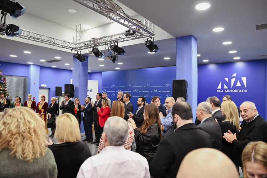Χριστουγεννιάτικη γιορτή στα γραφεία της ΝΔ και επίσκεψη στελεχών στον Σύλλογο «Η ΦΛΟΓΑ»