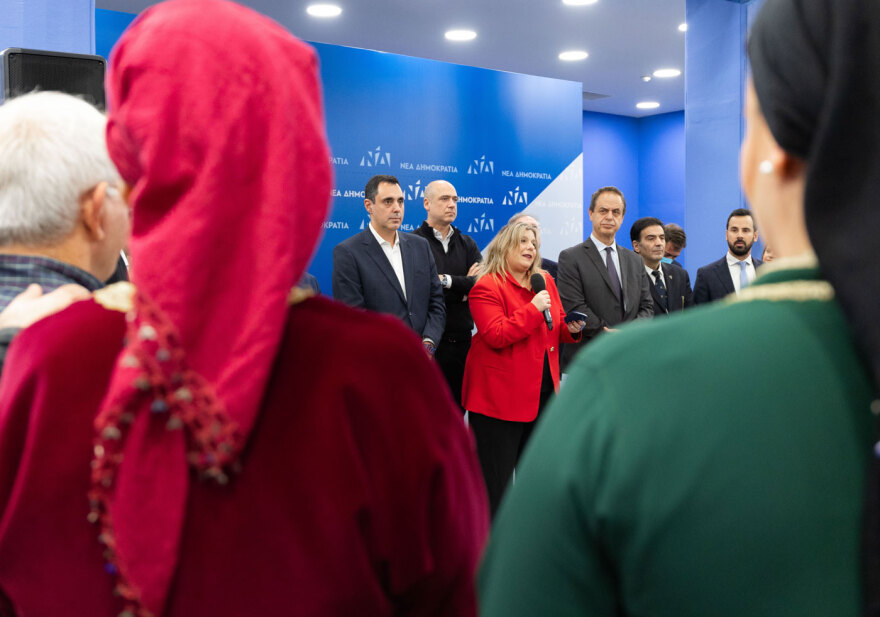 Χριστουγεννιάτικη γιορτή στα γραφεία της ΝΔ και επίσκεψη στελεχών στον Σύλλογο «Η ΦΛΟΓΑ»