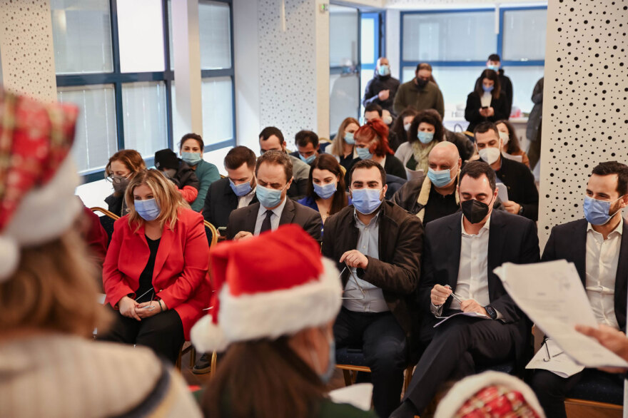 Χριστουγεννιάτικη γιορτή στα γραφεία της ΝΔ και επίσκεψη στελεχών στον Σύλλογο «Η ΦΛΟΓΑ»