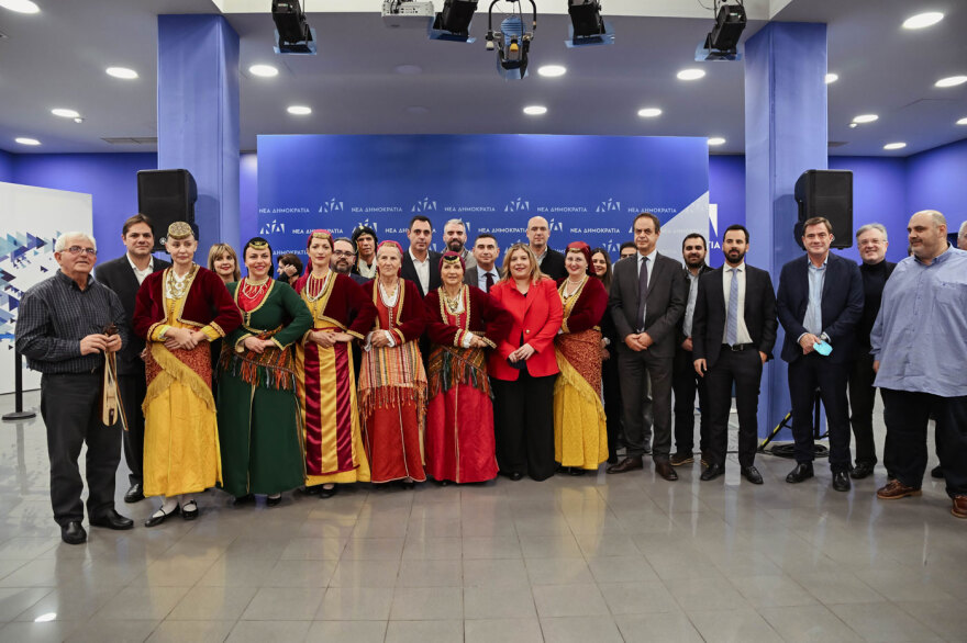 Χριστουγεννιάτικη γιορτή στα γραφεία της ΝΔ και επίσκεψη στελεχών στον Σύλλογο «Η ΦΛΟΓΑ»