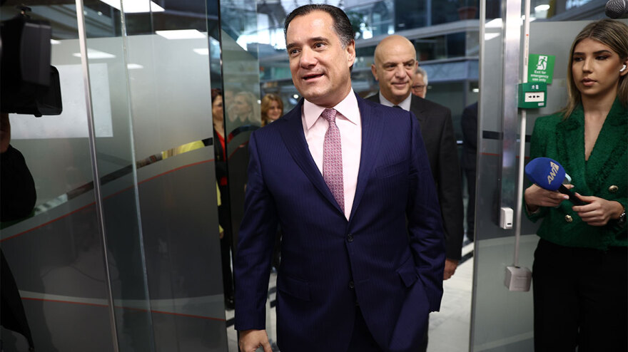 Γεωργιάδης: Επίσκεψη στο τηλεφωνικό κέντρο του ΕΦΚΑ - «Πρώτη φορά το κράτος θα πηγαίνει στον πολίτη»