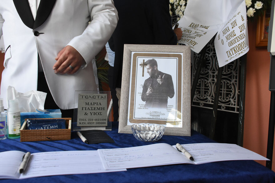  Νίκος Φλωρινιώτης: Θρήνος στο τελευταίο «αντίο» - Δείτε φωτογραφίες