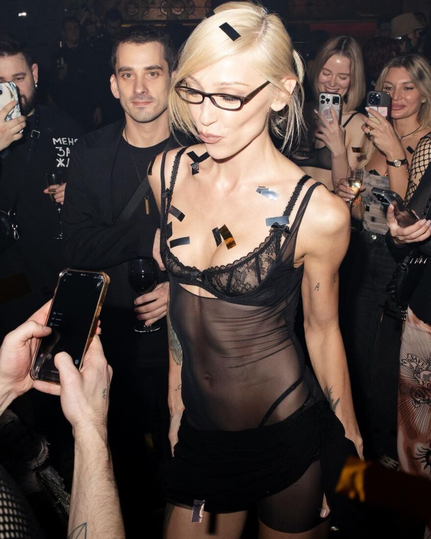 Ρωσία: Σάλος για «σχεδόν γυμνό» πάρτι στη Μόσχα ενώ μαίνεται ο πόλεμος στην Ουκρανία