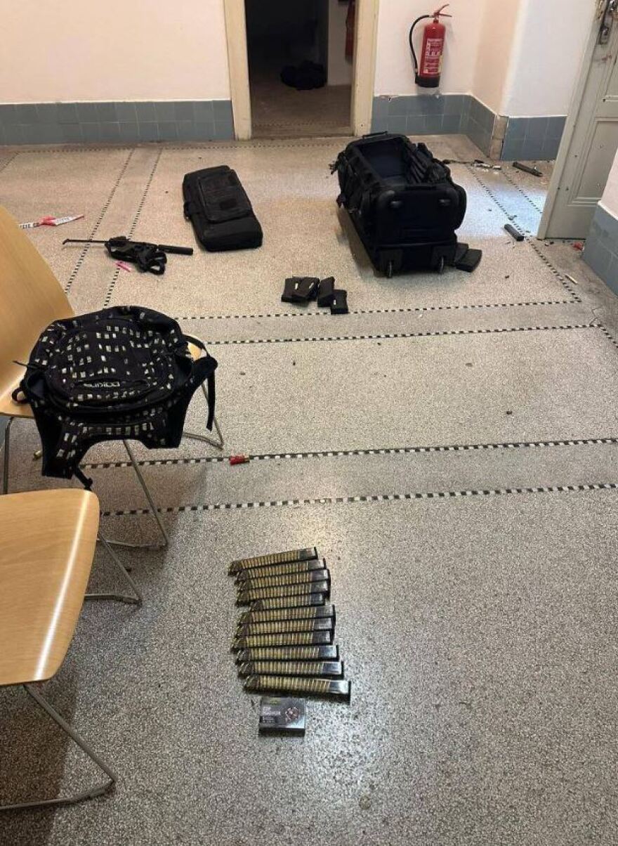 Μακελειό στην Πράγα: Ο δολοφόνος ήθελε να μπλοκάρει όλες τις εξόδους, για να σκοτώσει όσο το δυνατόν περισσότερους