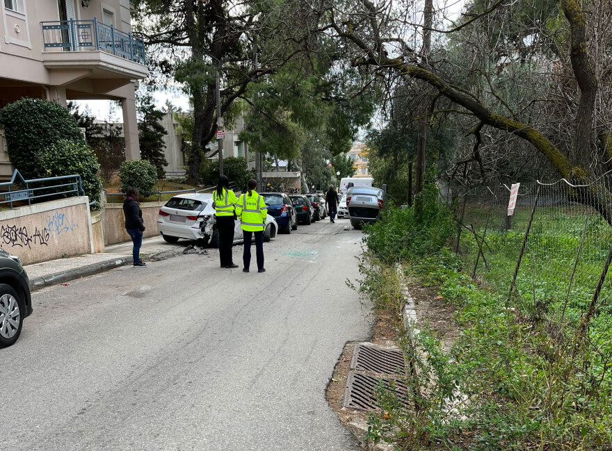 Σοβαρό τροχαίο στα Μελίσσια - Τούμπαρε αυτοκίνητο σε στενό δρόμο