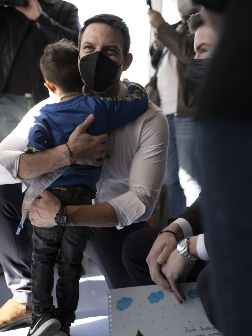 Κασσελάκης από το Παίδων: Ιερή ευθύνη όλων μας να βοηθήσουμε τους πιο αδύναμους συμπολίτες μας