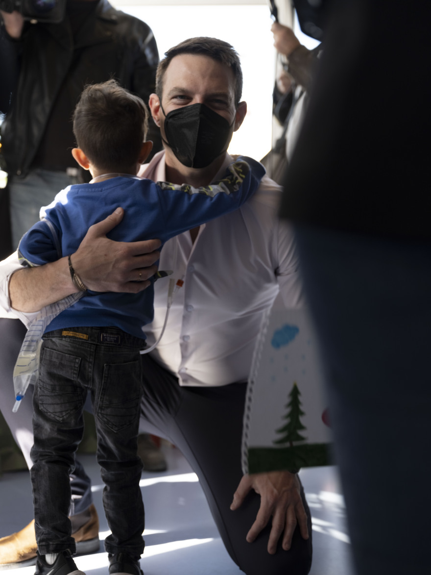 Κασσελάκης από το Παίδων: Ιερή ευθύνη όλων μας να βοηθήσουμε τους πιο αδύναμους συμπολίτες μας