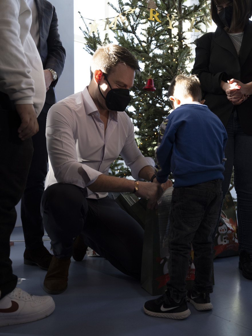 Κασσελάκης από το Παίδων: Ιερή ευθύνη όλων μας να βοηθήσουμε τους πιο αδύναμους συμπολίτες μας