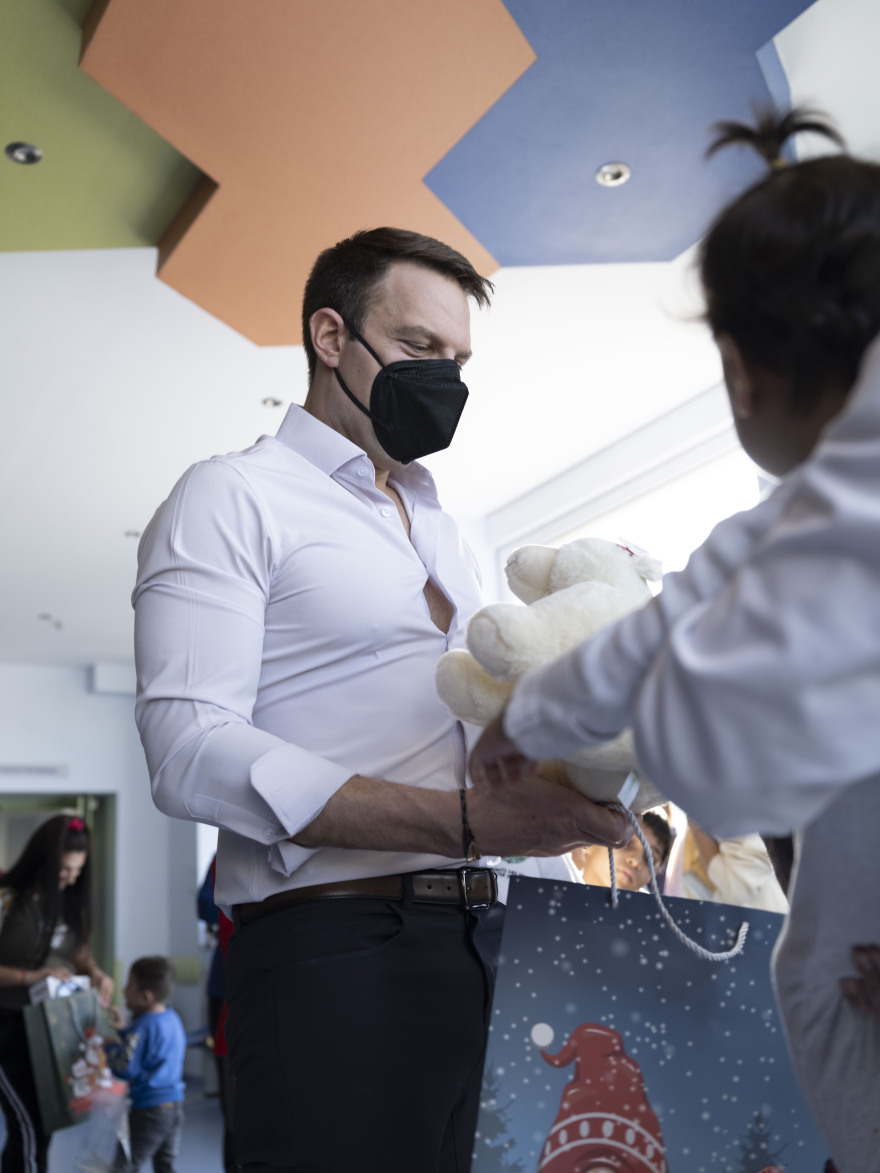 Κασσελάκης από το Παίδων: Ιερή ευθύνη όλων μας να βοηθήσουμε τους πιο αδύναμους συμπολίτες μας