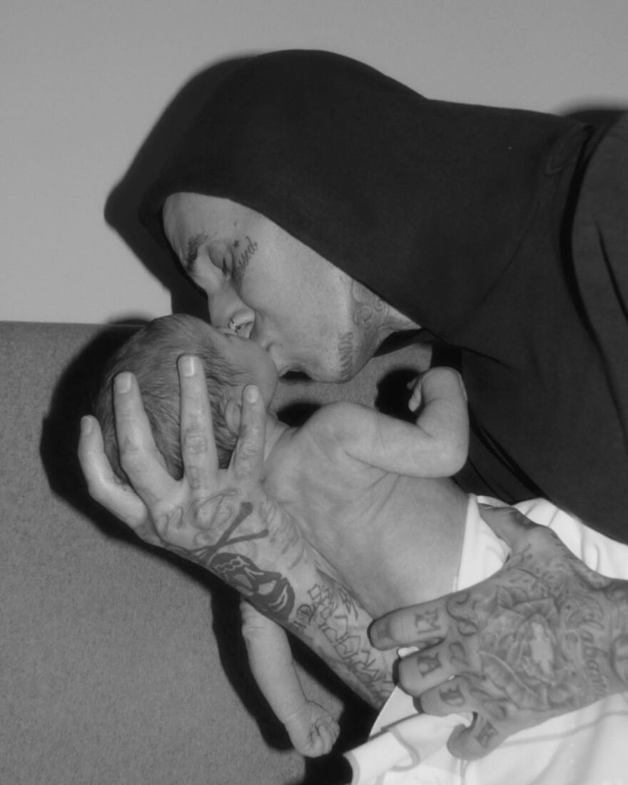 Κόρτνεϊ Καρντάσιαν - Τράβις Μπάρκερ: Μοιράστηκαν τις πρώτες φωτογραφίες του γιου τους