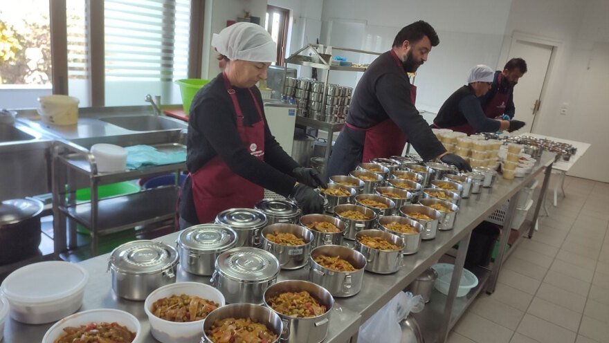 Προσφορά αγάπης και αλληλεγγύης από το Ίδρυμα «Μαριάννα Β. Βαρδινογιάννη» και το Σωματείο «ΕΛΠΙΔΑ»