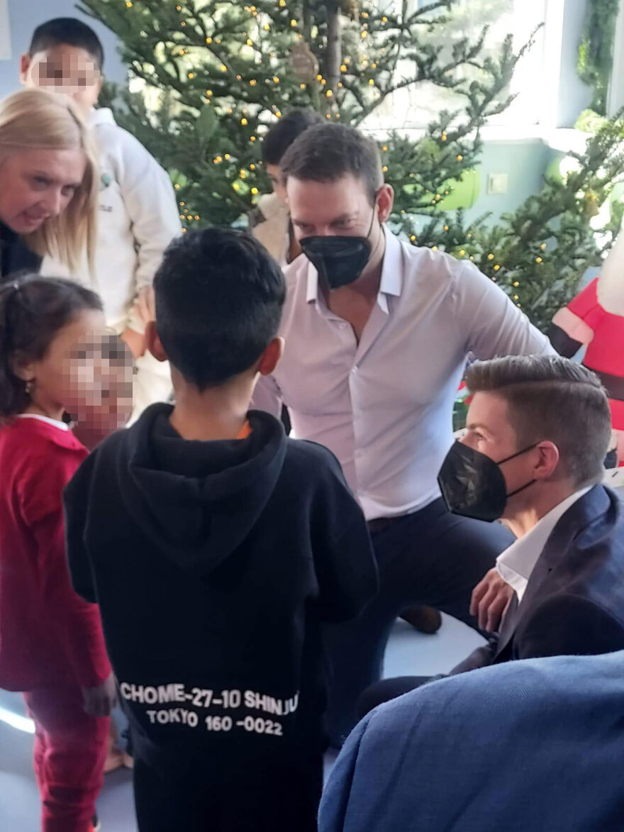 Κασσελάκης από το Παίδων: Ιερή ευθύνη όλων μας να βοηθήσουμε τους πιο αδύναμους συμπολίτες μας