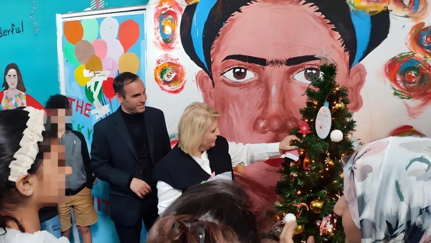 Χριστούγεννα στη Θήβα με τα «παιδιά του πολέμου» για τη Σοφία Βούλτεψη